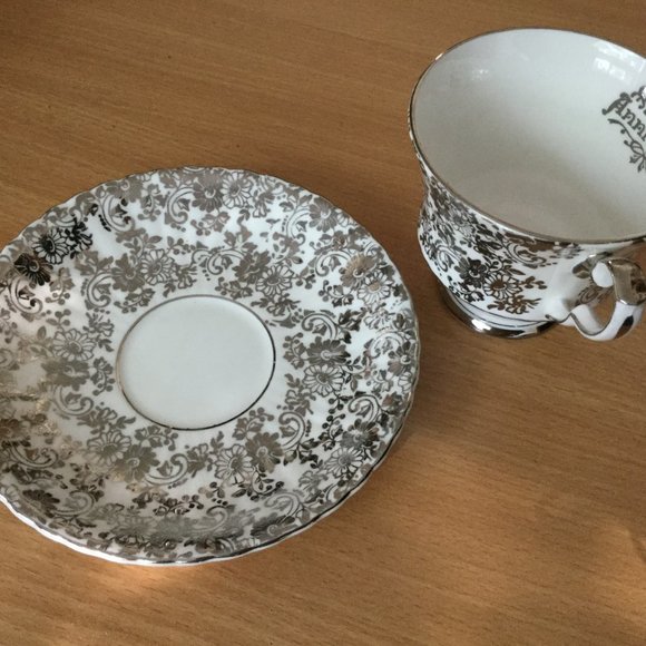 Royal Windsor fine bone china saucer and cup set silver 25th anniversary - Picture 4 of 6